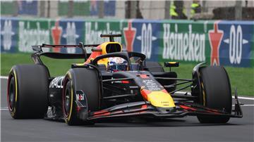Max Verstappen auf der Rennstrecke.
