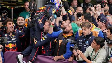 Max Verstappen feiert seinen nächsten Sieg.