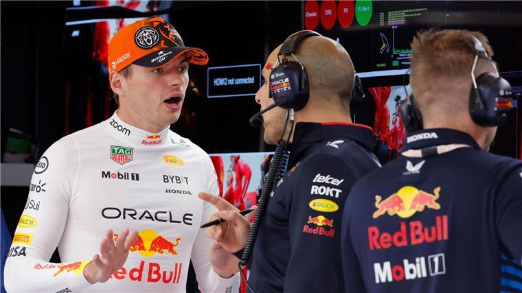Max Verstappen hat viel zu besprechen.