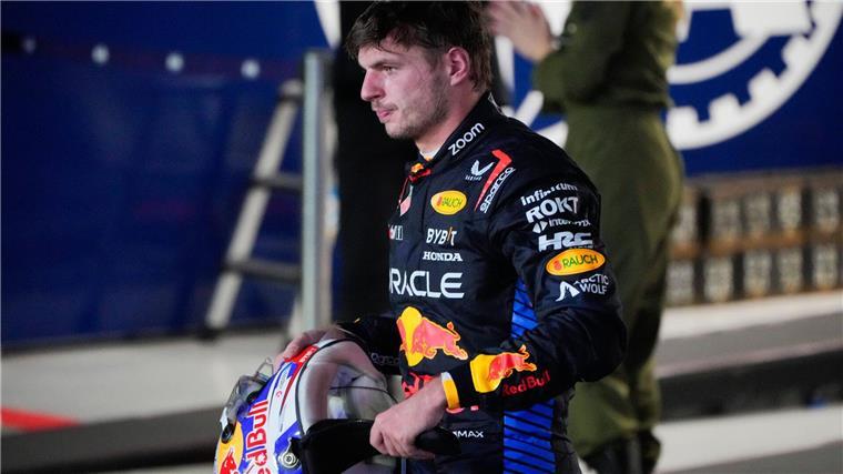 Posse um Strafe: Verstappen äußert Zweifel an Zukunft Max Verstappen kann über den Weltverband nur den Kopf schütteln.