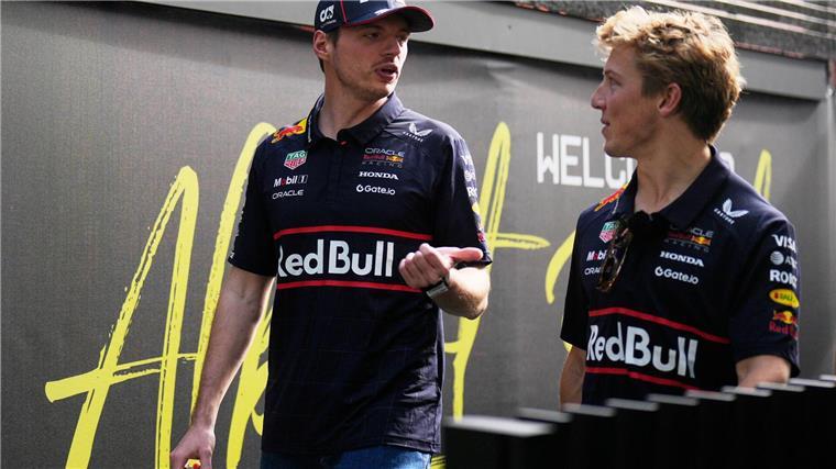 Die Leiden von Verstappens Teamkollegen: „Manchmal grausam“ Max Verstappen (l) hat ein Problem mit Liam Lawsons Absetzung.