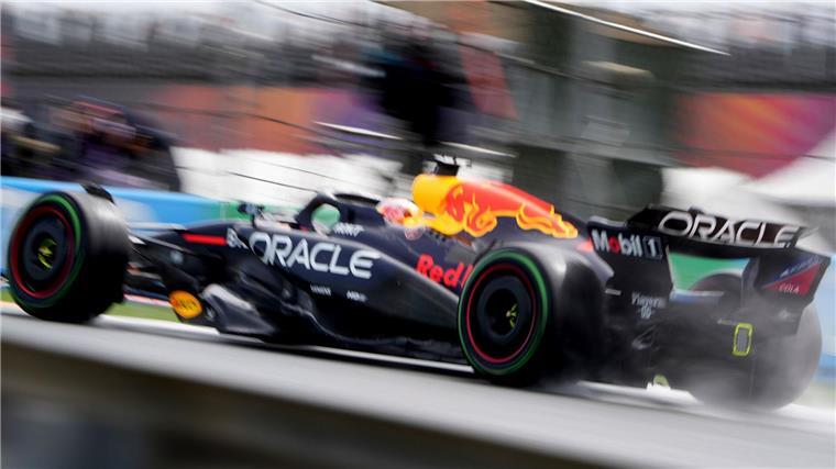 Max Verstappen wird knapp Zweiter.