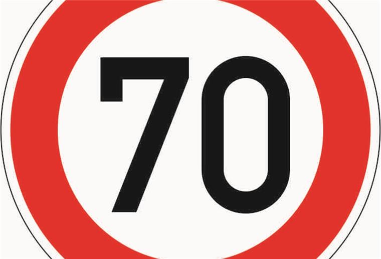 Maximal Tempo 70 wollen die Ausschussmitglieder zwischen Burhave und Brückenhof. Doch ein Tempolimit ist hier nicht möglich.