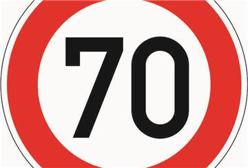 Maximal Tempo 70 wollen die Ausschussmitglieder zwischen Burhave und Brückenhof. Doch ein Tempolimit ist hier nicht möglich.