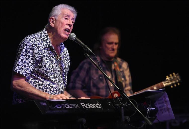 „Godfather of British Blues“: John Mayall ist tot Mayall galt als Förderer zahlreicher Blues-Talente und musizierte mit vielen Stars.
