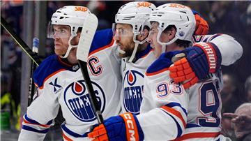 McDavid, Draisaitl und Nugent-Hopkins (v.l.) kamen bei den Senators auf überragende sieben Scorerpunkte.