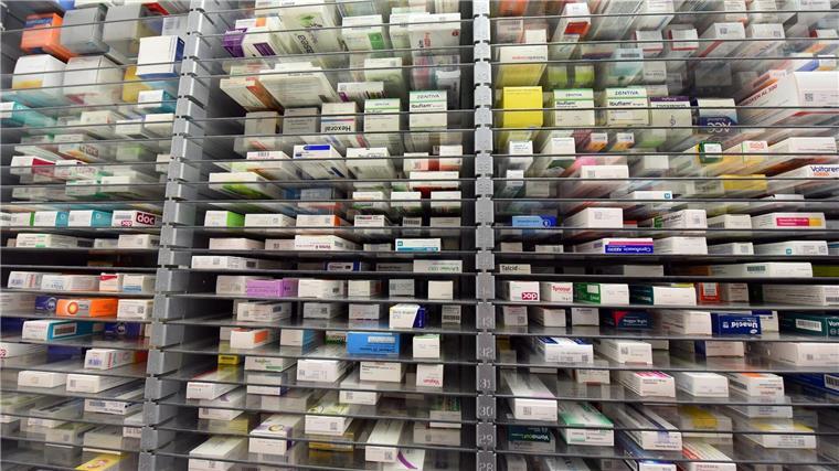 Ausgaben für Arzneimittel im Norden deutlich gestiegen Medikamente liegen im Lager einer Apotheke.
