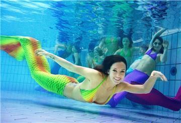 Meerjungfrauen-Schwimmkurse können im nächsten Januar im Braker Brommy-Bad belegt werden.