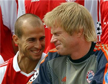 Mehmet Scholl und Oliver Kahn spielten früher gemeinsam für den FC Bayern. Heute stehen sie als Experten vor der Kamera. Auch im Ausland sind deutsche Ex-Fußballer gefragt.