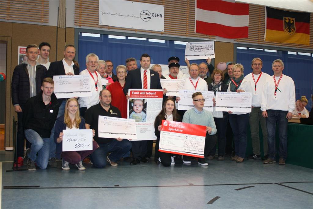 Mehr als 14000 Euro auf einen Schlag: Symbolische Scheckübergabe der Emil-Unters...