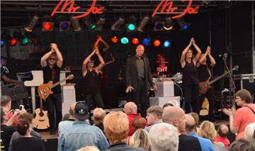 Mehr als 3000 Besucher kamen am Donnerstag zum Musiksommer ins Schaufenster Fisc...