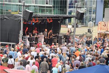 Mehr als 3000 Besucher kamen am Donnerstag zum Musiksommer ins Schaufenster Fisc...