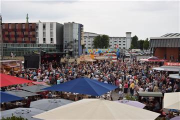 Mehr als 3000 Besucher kamen am Donnerstag zum Musiksommer ins Schaufenster Fisc...