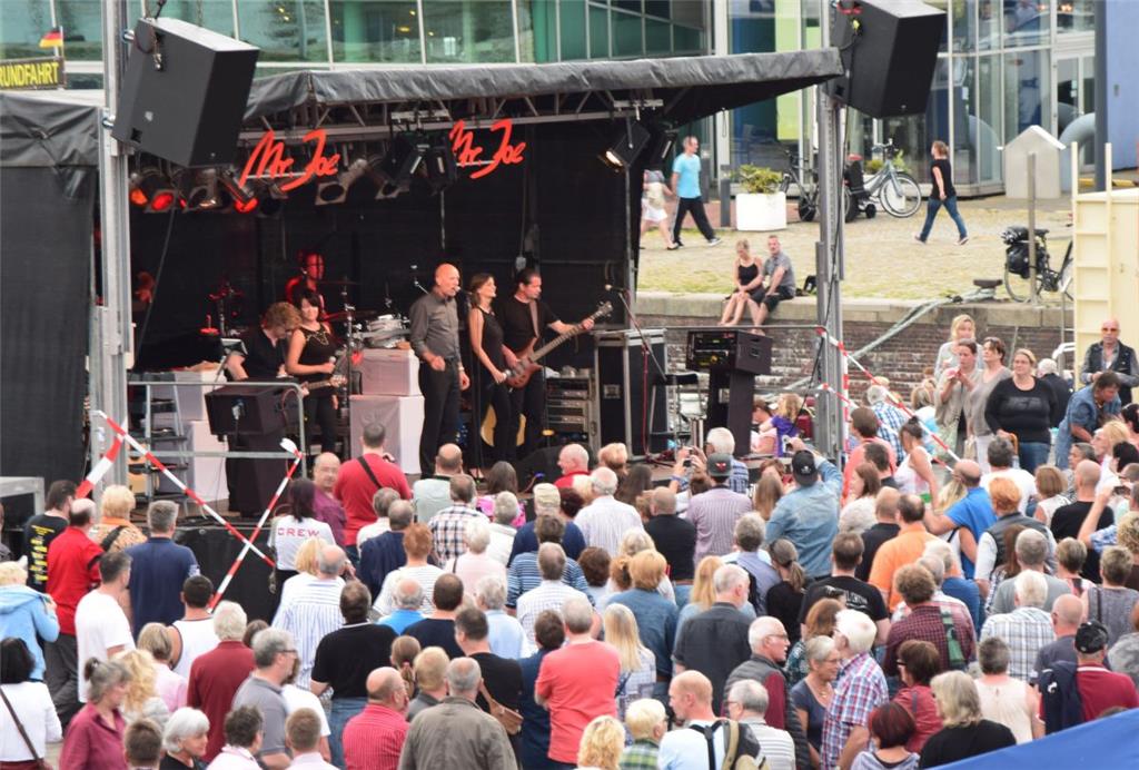Mehr als 3000 Besucher kamen am Donnerstag zum Musiksommer ins Schaufenster Fisc...