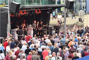 Mehr als 3000 Besucher kamen am Donnerstag zum Musiksommer ins Schaufenster Fisc...