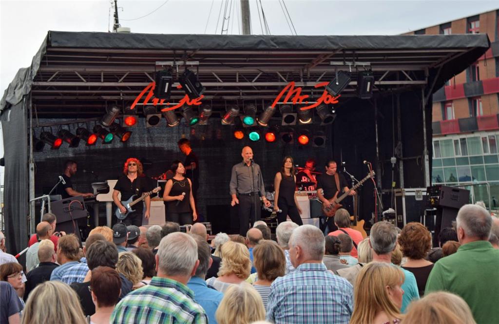 Mehr als 3000 Besucher kamen am Donnerstag zum Musiksommer ins Schaufenster Fisc...
