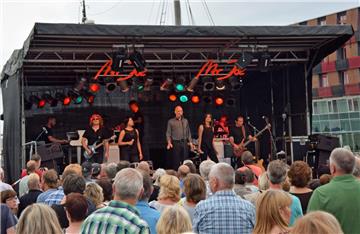 Mehr als 3000 Besucher kamen am Donnerstag zum Musiksommer ins Schaufenster Fisc...