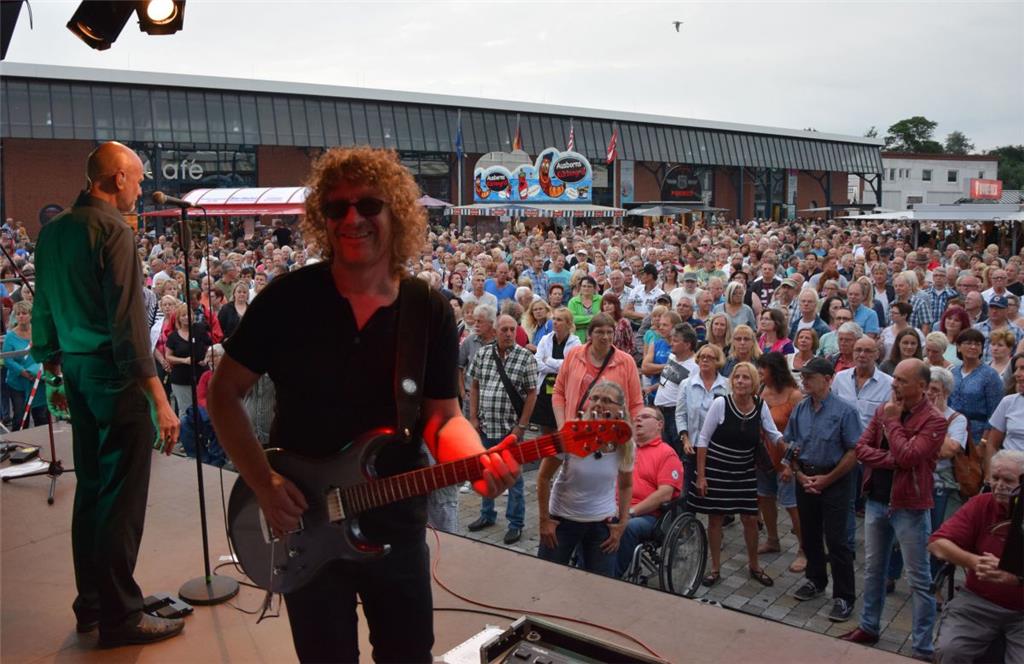 Mehr als 3000 Besucher kamen am Donnerstag zum Musiksommer ins Schaufenster Fisc...