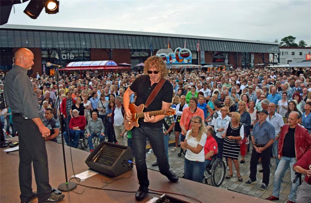 Mehr als 3000 Besucher kamen am Donnerstag zum Musiksommer ins Schaufenster Fisc...