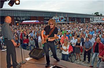 Mehr als 3000 Besucher kamen am Donnerstag zum Musiksommer ins Schaufenster Fisc...
