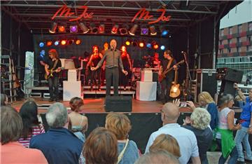 Mehr als 3000 Besucher kamen am Donnerstag zum Musiksommer ins Schaufenster Fisc...