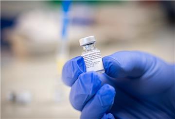 Mehr als 8000 Dosen des Biontech-Impfstoffs werden bis Ende März im Landkreis erwartet. Sie dienen der Erstimpfung.