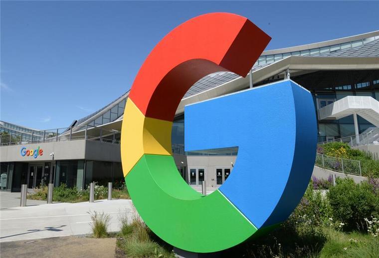 Das Logo von Google ist an einem Gebäude der Konzernzentrale zu sehen.
