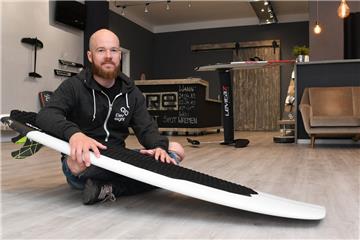 Mehr Platz für die Ausstellung und den Online-Versand: Dorian Cieloch ist mit seinem Fachgeschäft für Kitesurfing-Bedarf in die Alte Bürger gezogen.  