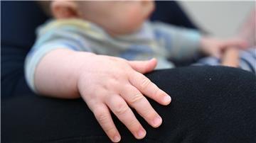 Mehrere Bundesländer wollen Familien mit zwei Müttern den Familien mit Mutter und Vater rechtlich gleichstellen. (Symbobild)