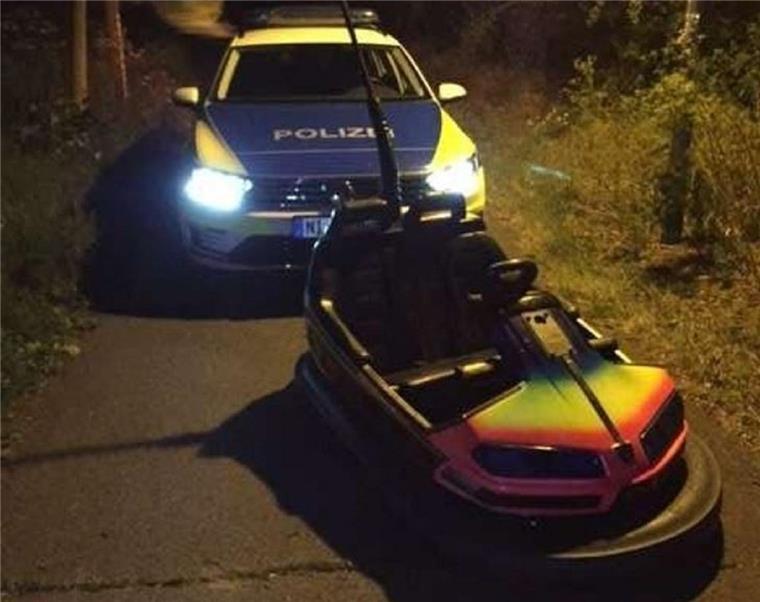 Mehrere Jugendliche haben in Nienburg einen Autoscooter gestohlen. 