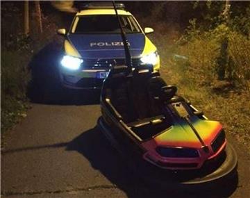 Mehrere Jugendliche haben in Nienburg einen Autoscooter gestohlen. 
