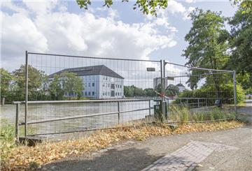 Mehrere Kajen-Abschnitte an der Geeste sind marode und dürfen nicht mehr betreten werden.
