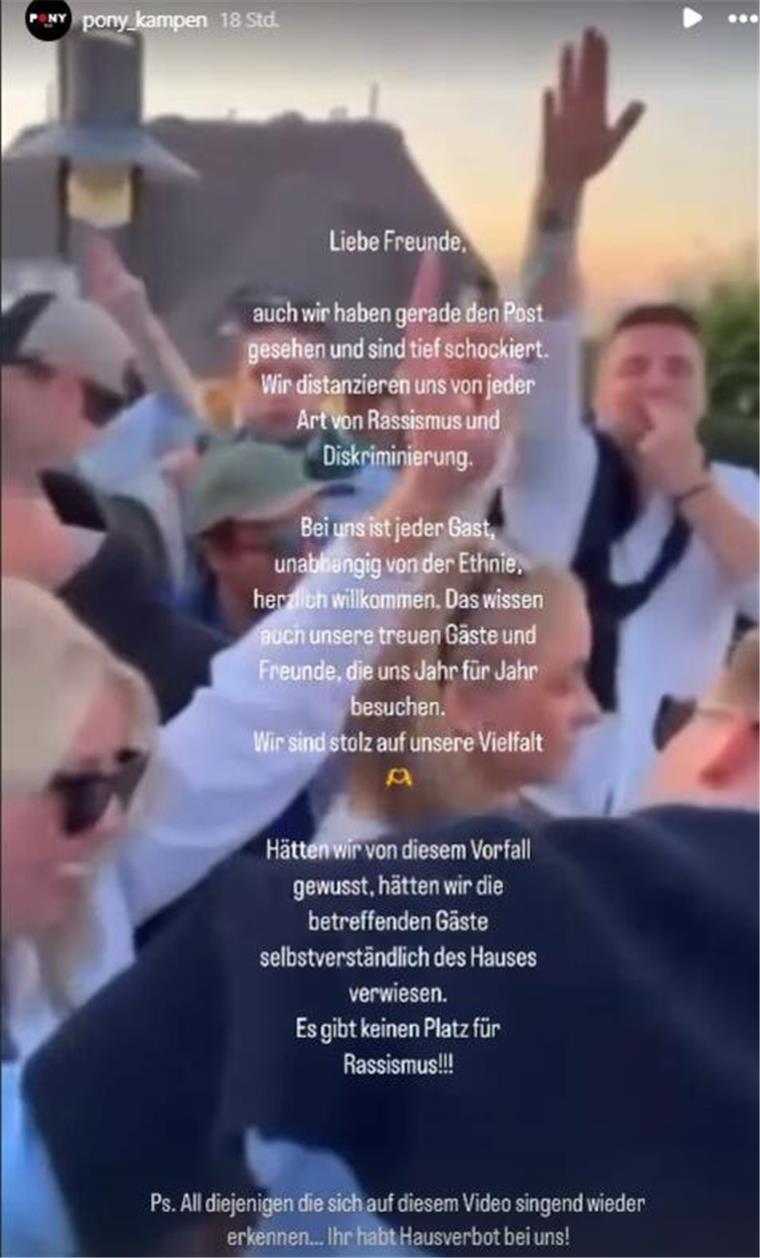Mehrere Menschen grölen ausländerfeindliche Parolen. Der Club Pony, in dem die Szene am Pfingstwochenende stattfand, distanziert sich.
