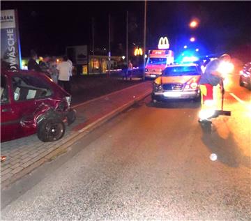 Mehrere Menschen sind bei einer Massenschlägerei nach einem Verkehrsunfall an der Stresemannstraße verletzt worden.
