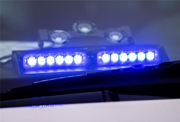 Cuxland: Motorradfahrer kollidieren - zwei Schwerverletzte Blaulicht am Polizeifahrzeug