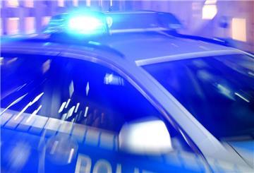 Mehrere Personen sind vor einer Gaststätte in Nordenham verletzt worden. Gegen die Männer hat die Polizei Ermittlungen eingeleitet. 