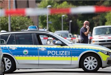 Mehrere Schüsse auf ein Mehrfamilienhaus hat ein Unbekannter am Freitag in Bremen-Blumenthal abgegeben. Die Polizei sucht jetzt nach Zeugen. 