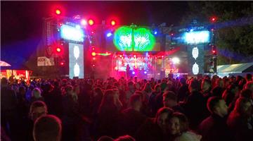 Mehrere Tausend Besucher feierten auf dem Festival "Die Heide brennt"  am Samstag bis in den frühen Morgen.