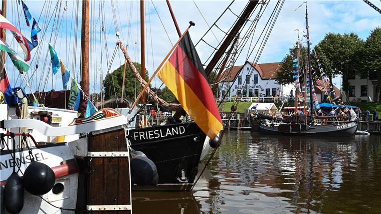 Historische Küstensegler auf der „WattenSail“ Mehrere Traditionssegler liegen anlässlich der 32. WattenSail im Hafen.