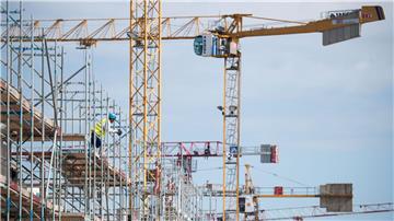 Mehrfamilienhäuser werden im Neubaugebiet Kronsrode gebaut.