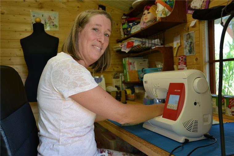 Handmade aus Hesedorf: Berit Hübner-Muschalik hat genug von Massenware Mehrmals in der Woche sitzt die gebürtige Berlinerin Berit Hübner-Muschalik, die in Hesedorf lebt, an ihrer elektronischen Nähmaschine.