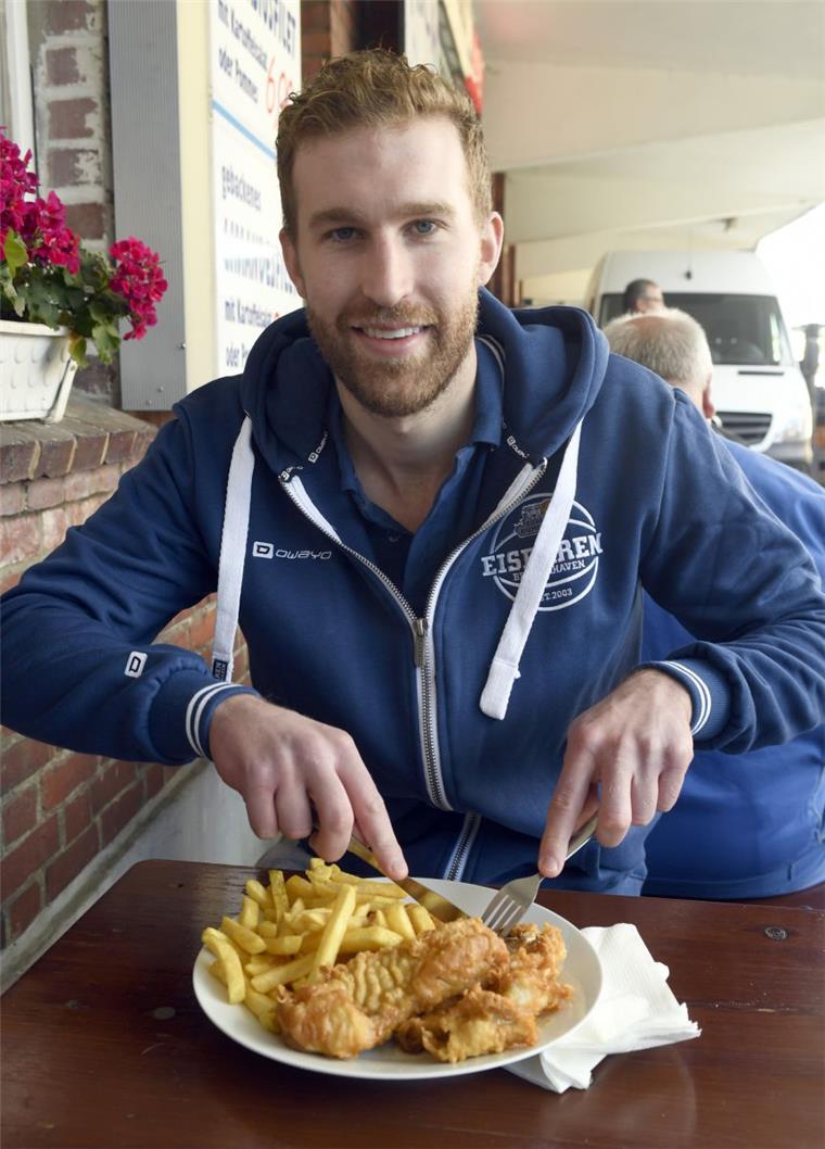 Evan Smotrycz ist der Neue bei den Eisbären „Mein Lieblingsessen ist Steak, aber Fisch ist definitiv in den Top Five“, sagt Eisbären-Neuzugang Evan Smotrycz. Der Bremerhavener Fischereihafen ist also immer einen Ausflug wert.