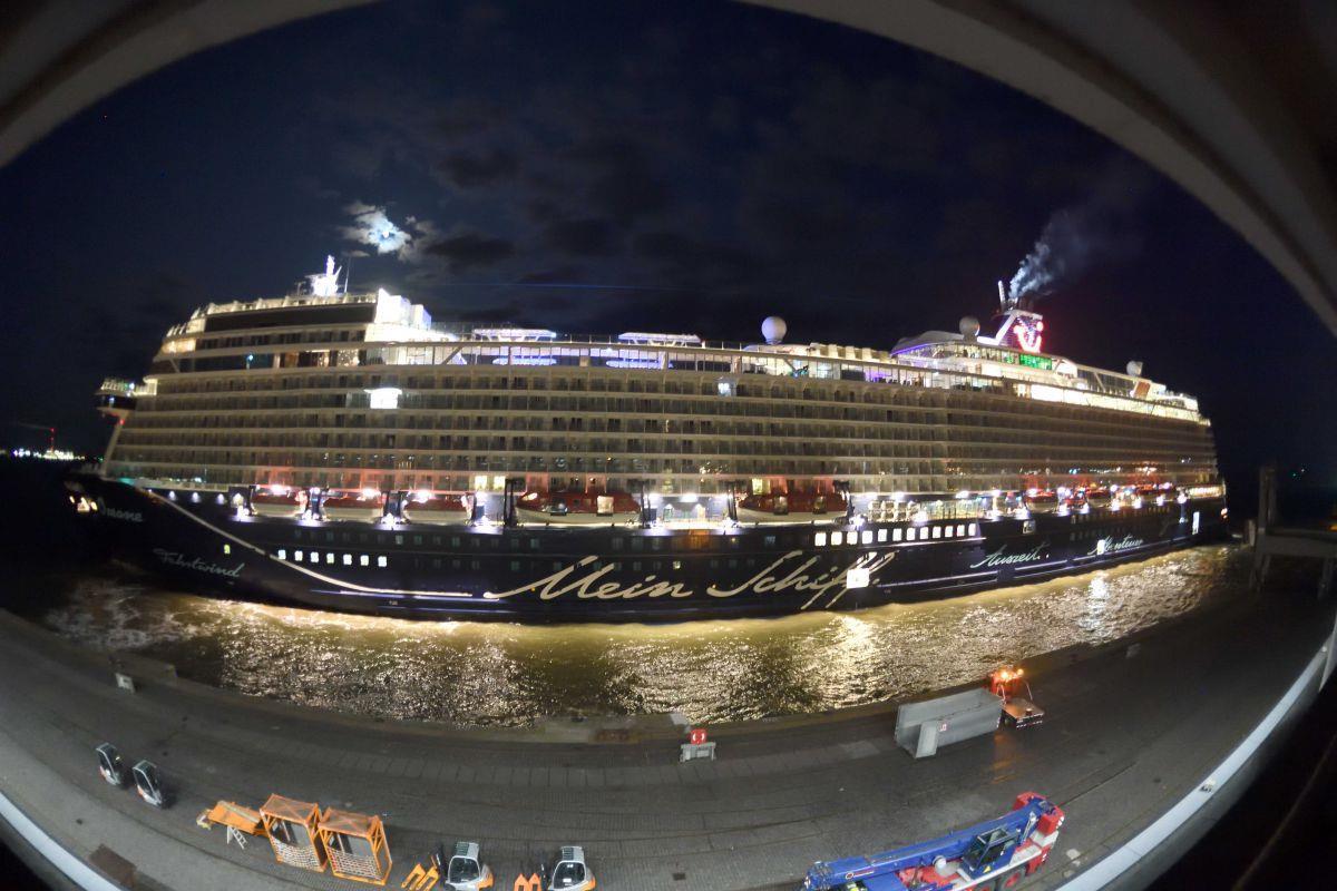 "Mein Schiff 1" (Tui Cruises) ist in Bremerhaven am Columbus Cruise Center angekommen.