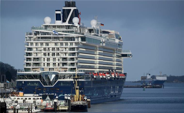 Die neue "Mein Schiff 2" nimmt Kurs auf Bremerhaven "Mein Schiff 2" - hier noch in Kiel - kommt nach Bremerhaven.