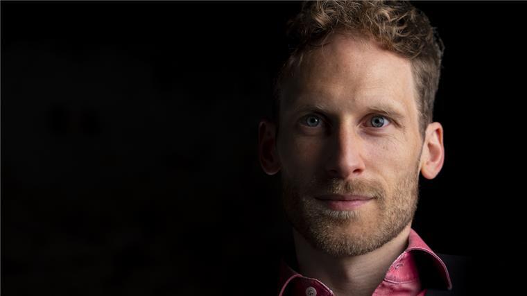 Mentalmagier Yann Yuro ist am Freitag mit seinem neuen Programm "Offenbarung" zu Gast in Nordenham.