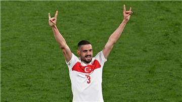 Merih Demiral musste beim Viertelfinal-Aus der Türken gegen die Niederlande gesperrt zuschauen.