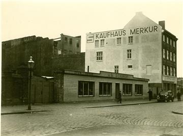 Merkurgebäude in Geestemünde, vor dem ersten Umbau am 12. März 1951.