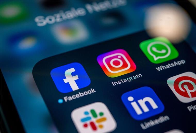 Meta will Daten für KI nutzen – Nutzer können das nur bis zum 26. Mai stoppen Icons verschiedener Apps auf dem Display eines Smartphones.