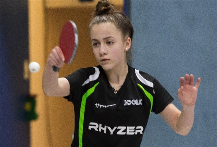 Mia Griesel trainiert zu Hause für 2. Bundesliga Mia Griesel (13) spielt in der kommenden Saison für Tostedt in der 2. Bundesliga der Damen Tischtennis.