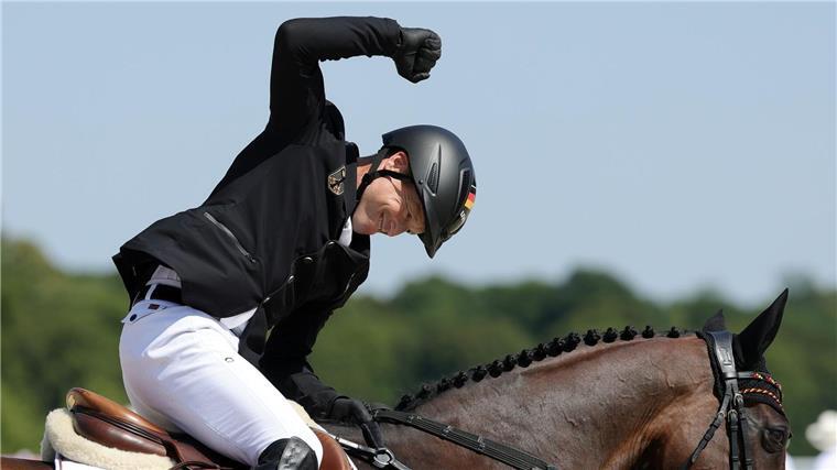 Vater sieht viertes Vielseitigkeits-Gold von Jung nicht Michael Jung feiert Gold.